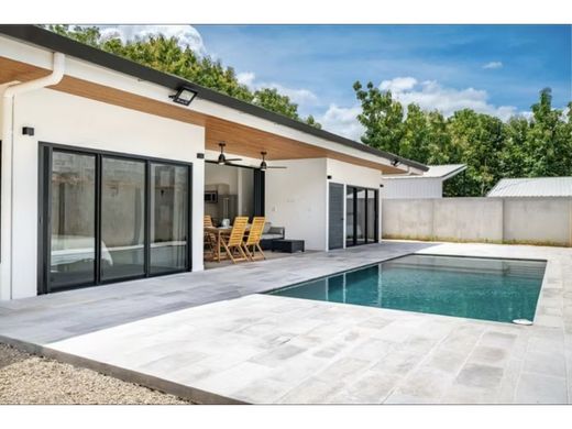 Luxury home in Tamarindo, Santa Cruz
