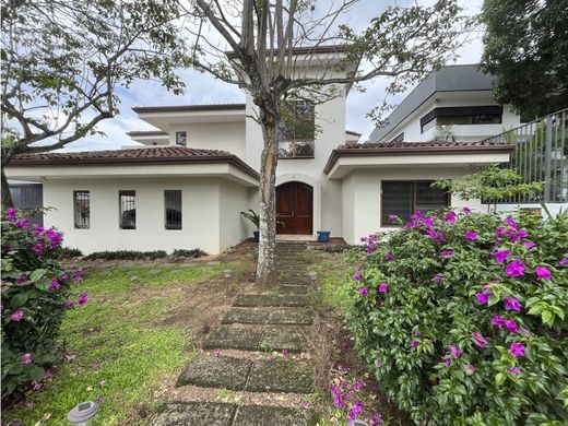 Luxury home in Colón, Mora