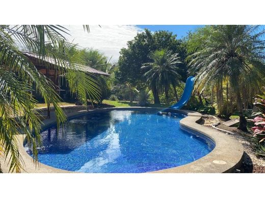 ﻣﻨﺰﻝ ﺭﻳﻔﻲ/ ﺑﻴﺖ ﻤﺰﺭﻋﺔ ﻓﻲ Turrúcares, Cantón de Alajuela