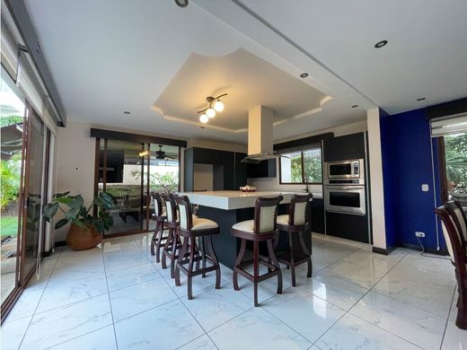 Πολυτελή κατοικία σε Carlos María Ulloa, Provincia de San José