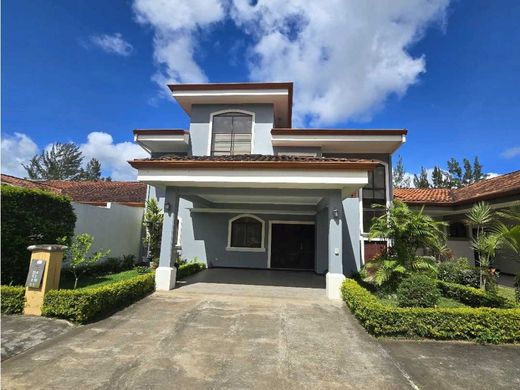 豪宅  San Isidro, El Guarco