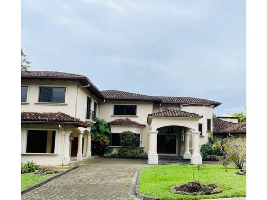 Luxury home in Santa Ana, Provincia de San José