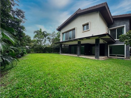 Luxury home in Santa Ana, Provincia de San José