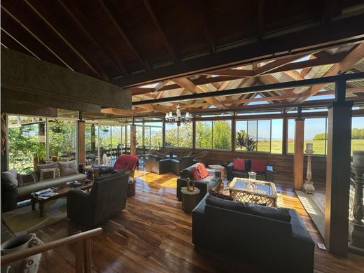 Casa de lujo en San José, Cantón de San José