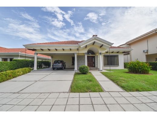 Luxe woning in Santa Ana, Provincia de San José