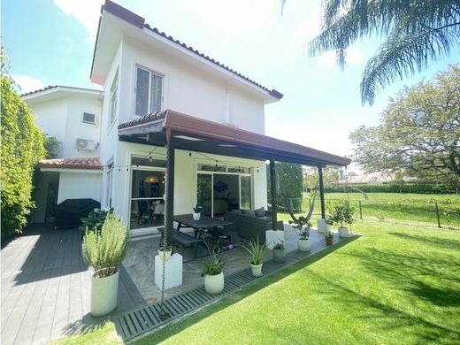 Casa de lujo en Santa Ana, Provincia de San José