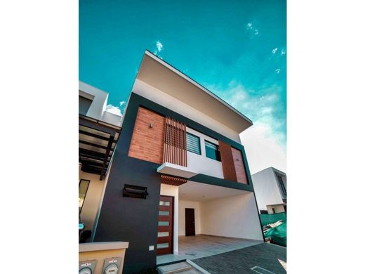 Casa di lusso a Santa Ana, Provincia de San José