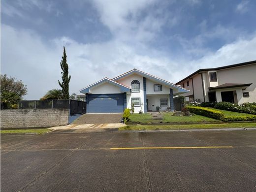 Casa de lujo en San Josecito, San Isidro