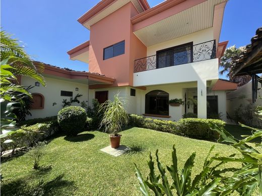 Casa de lujo en Belén, Carrillo