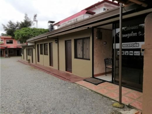 Albergo a Bajo Pérez, Acosta