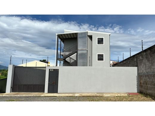 Edificio en Santo Domingo, Provincia de Heredia