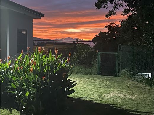 Luxury home in Colón, Mora