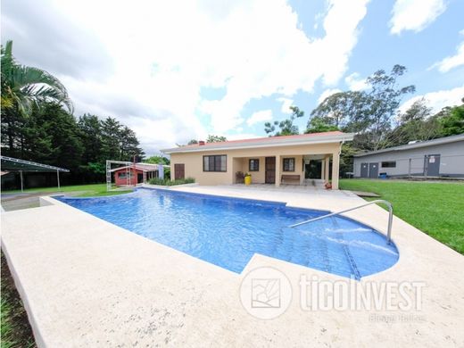 ‏בתים כפריים או חוות ב  Desamparados, Provincia de San José