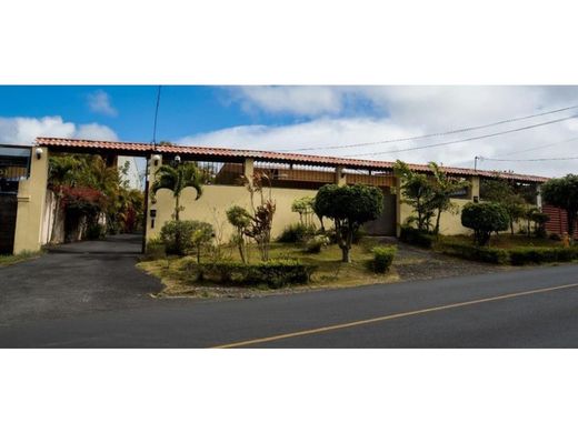 Boerderij in San Josecito, San Isidro