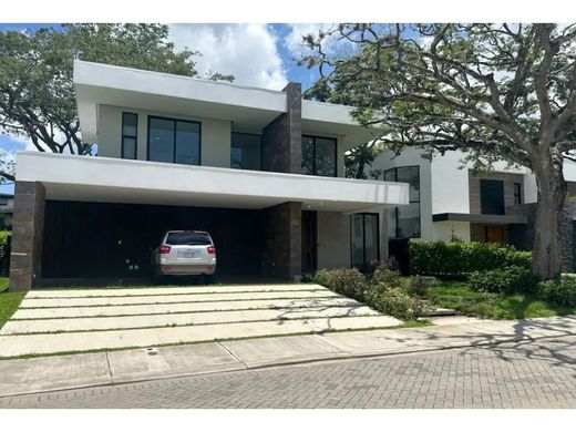 Πολυτελή κατοικία σε Santa Ana, Provincia de San José