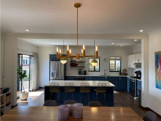 Πολυτελή κατοικία σε Santa Ana, Provincia de San José