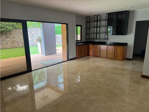 منزل ﻓﻲ Santa Ana, Provincia de San José