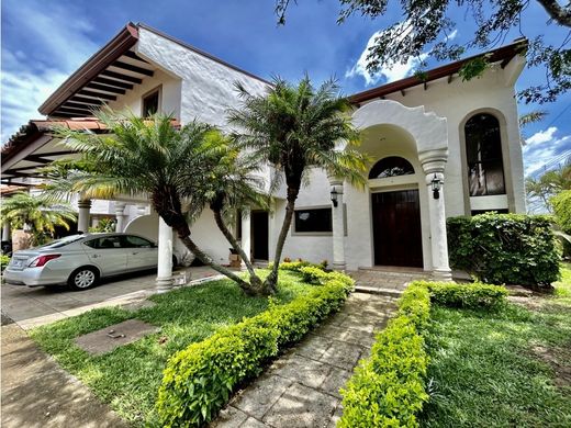 Luxury home in Santa Ana, Provincia de San José