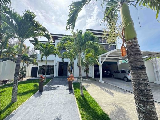 Luxury home in Santa Ana, Provincia de San José