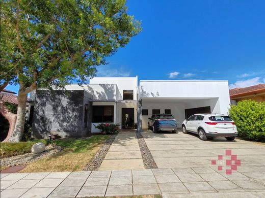 Luksusowy dom w Santa Ana, Provincia de San José