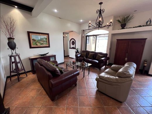 Πολυτελή κατοικία σε Alajuela, Cantón de Alajuela