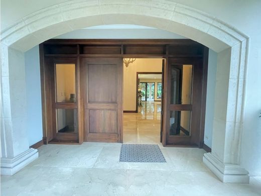 Luxury home in Santa Ana, Provincia de San José