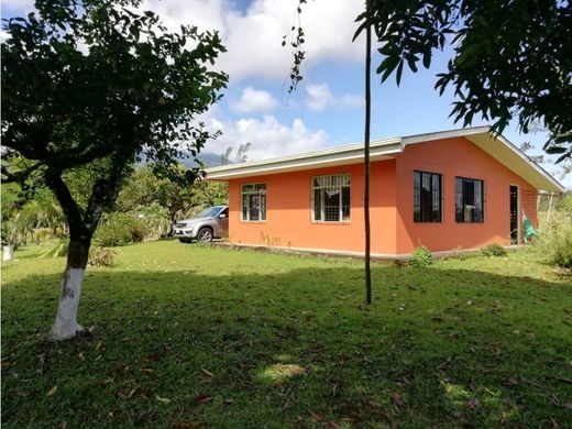 Gutshaus oder Landhaus in Guácimo, Provincia de Limón