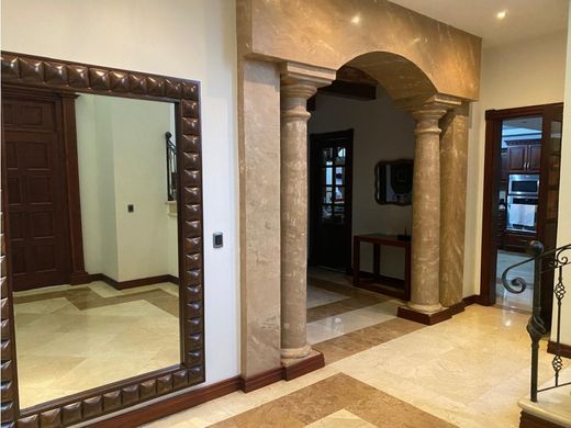 Luxury home in Santa Ana, Provincia de San José