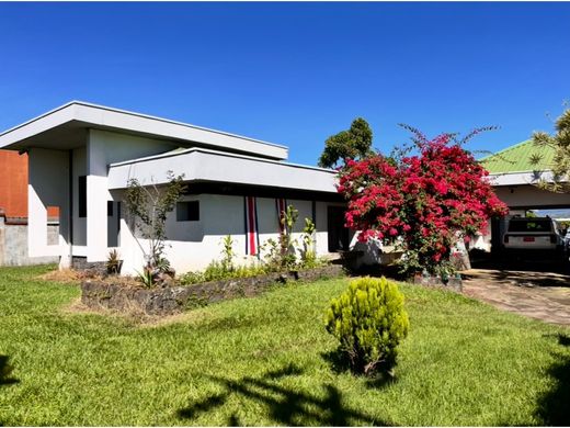 Luxury home in Barva, Provincia de Heredia