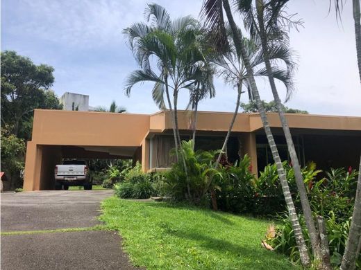 Luxury home in Santa Ana, Provincia de San José