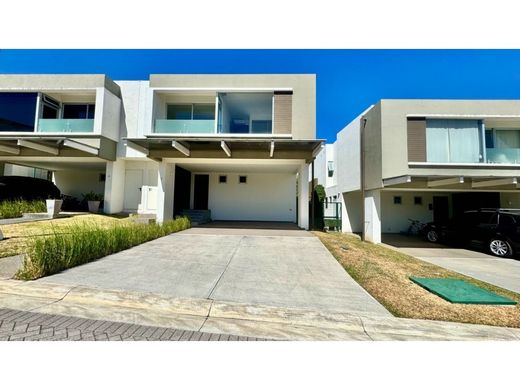 Luxury home in Guachipelín, Escazú