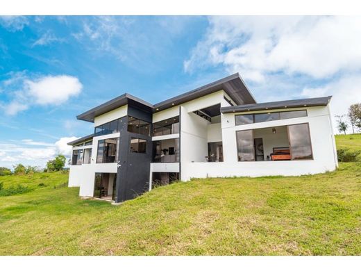 Lüks ev San Isidro de Coronado, Vázquez de Coronado