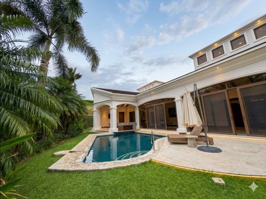 Luxury home in Santa Ana, Provincia de San José
