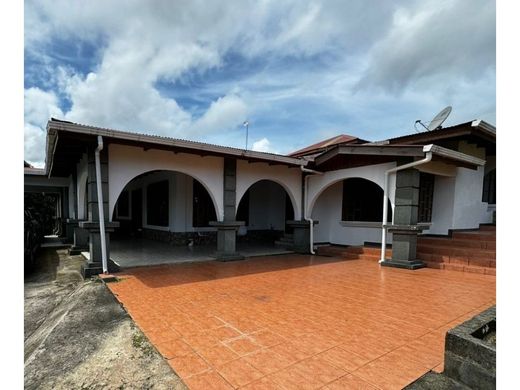 Casa de lujo en La Cruz, Acosta