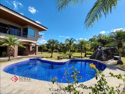 Luxury home in Orotina, Provincia de Alajuela