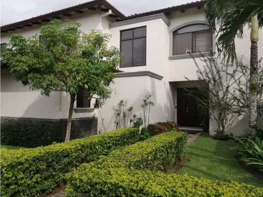 Luxus-Haus in Santa Ana, Provincia de San José