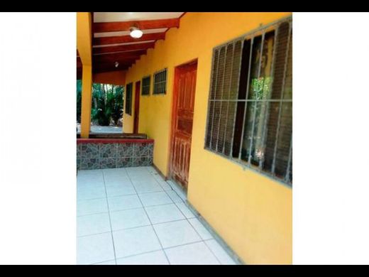 ﻣﻨﺰﻝ ﺭﻳﻔﻲ/ ﺑﻴﺖ ﻤﺰﺭﻋﺔ ﻓﻲ Santa Cruz, Provincia de Guanacaste