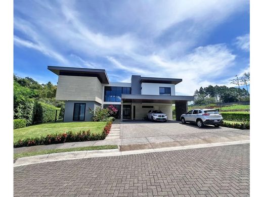 Lüks ev Guácima, Cantón de Alajuela