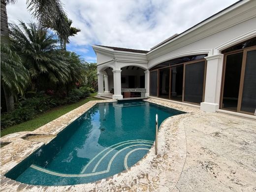 Luxury home in Santa Ana, Provincia de San José