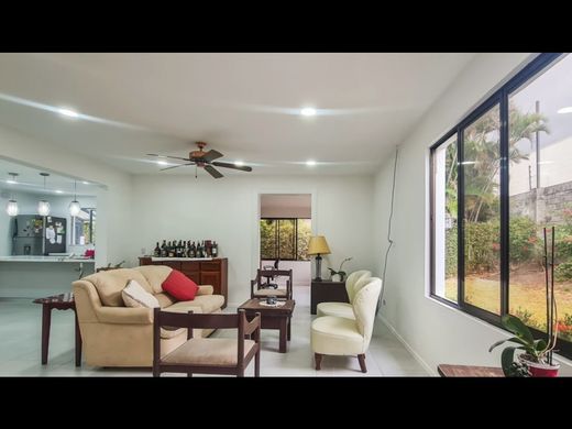 Luxury home in Santa Ana, Provincia de San José