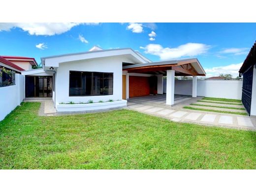 Luxury home in Santa Ana, Provincia de San José