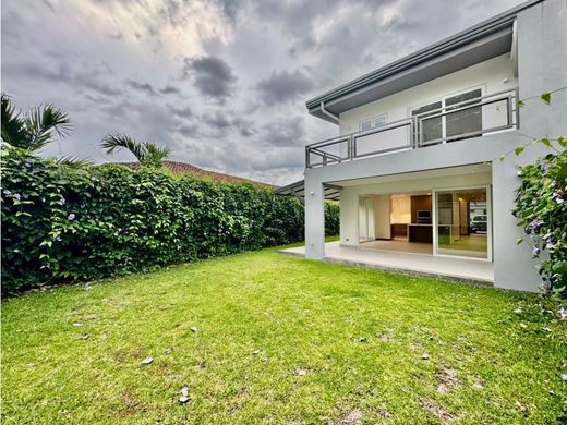 Κτίριο σε Santa Ana, Provincia de San José