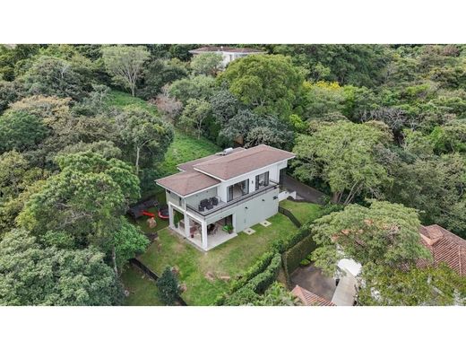 Luxury home in Colón, Mora