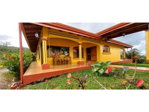 Casa de campo en Guatuso, Puriscal