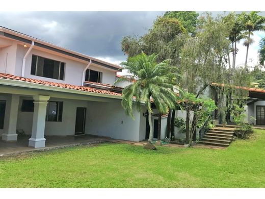 Luxury home in Escazú, Provincia de San José