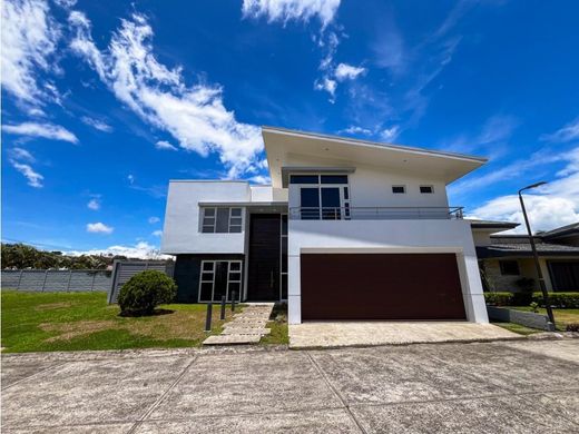 Luxury home in Quesada, San Carlos