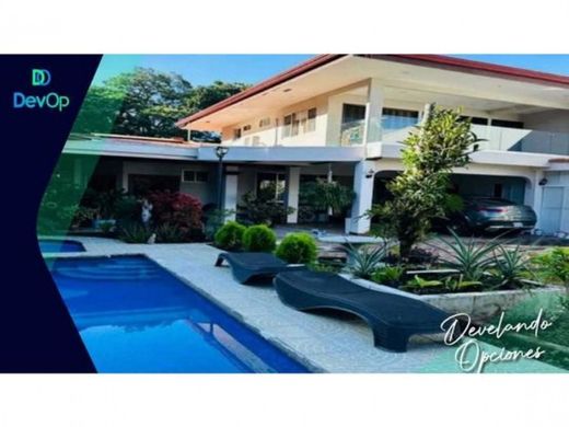 Luxus-Haus in Colon, Mora