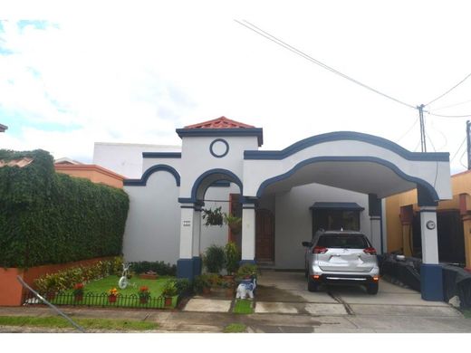 Luxus-Haus in Echeverría, Flores
