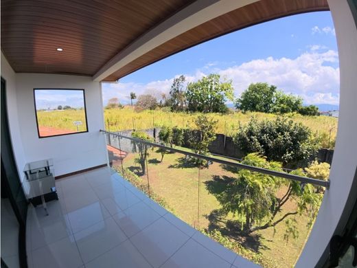 Luxury home in Santo Domingo, Provincia de Heredia