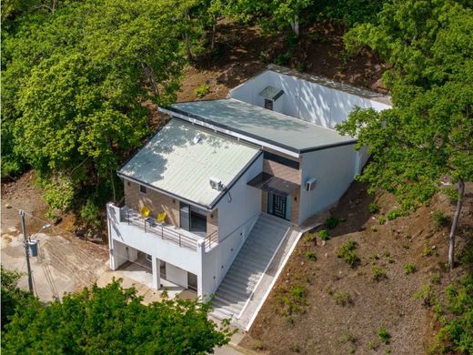Luxury home in Tamarindo, Santa Cruz